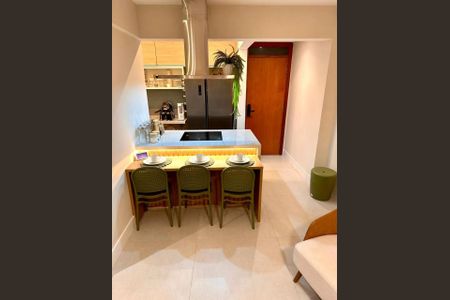 Sala  de apartamento para alugar com 2 quartos, 85m² em Caminho das Árvores, Salvador