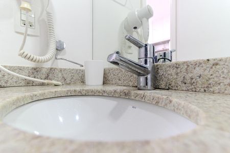 Banheiro de kitnet/studio para alugar com 1 quarto, 30m² em Centro Histórico de São Paulo, São Paulo