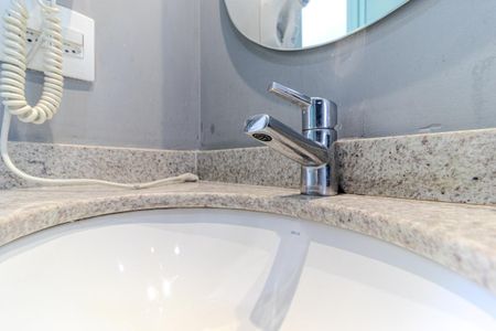 Banheiro de kitnet/studio para alugar com 1 quarto, 30m² em Centro Histórico de São Paulo, São Paulo