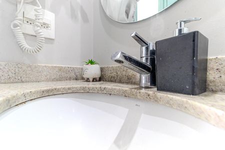 Banheiro de kitnet/studio para alugar com 1 quarto, 30m² em Centro Histórico de São Paulo, São Paulo