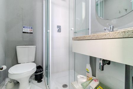 Banheiro de kitnet/studio para alugar com 1 quarto, 30m² em Centro Histórico de São Paulo, São Paulo
