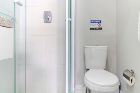 Banheiro de kitnet/studio para alugar com 1 quarto, 30m² em Centro Histórico de São Paulo, São Paulo