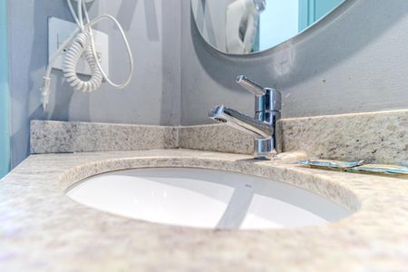 Banheiro de kitnet/studio para alugar com 1 quarto, 30m² em Centro Histórico de São Paulo, São Paulo