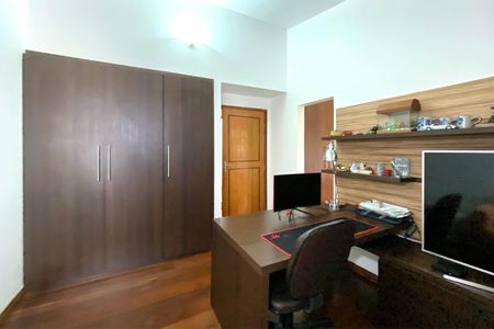 Casa à venda com 420m², 5 quartos e 4 vagasQuarto 4