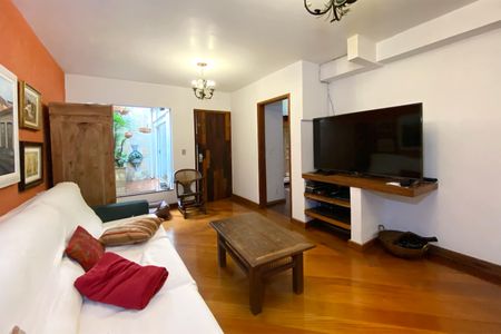 Casa à venda com 420m², 5 quartos e 4 vagasSala de estar