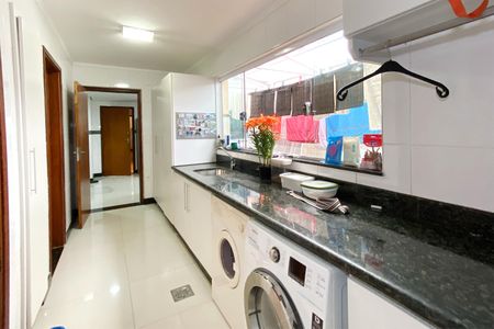 Casa à venda com 420m², 5 quartos e 4 vagasÁrea de Serviço