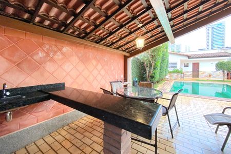 Casa à venda com 420m², 5 quartos e 4 vagasChurrasqueira