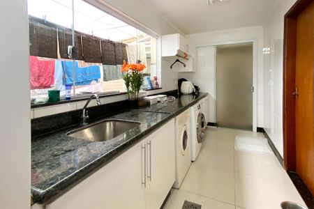 Casa à venda com 420m², 5 quartos e 4 vagasÁrea de Serviço