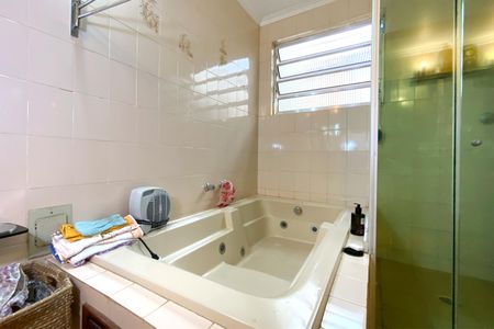 Casa à venda com 420m², 5 quartos e 4 vagasBanheiro da Suíte 2