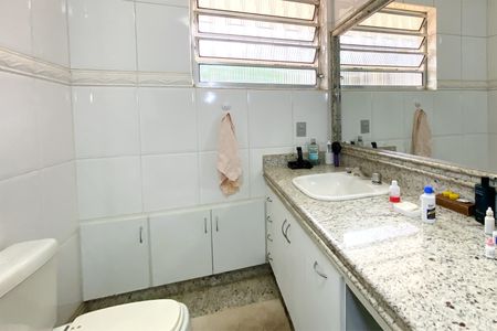 Casa à venda com 420m², 5 quartos e 4 vagasBanheiro da Suíte 3