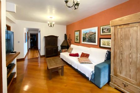 Casa à venda com 420m², 5 quartos e 4 vagasSala de estar