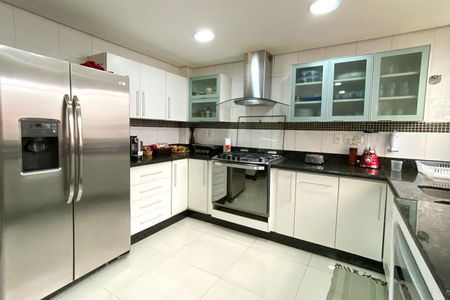 Casa à venda com 420m², 5 quartos e 4 vagasCozinha