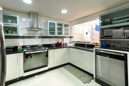 Casa à venda com 420m², 5 quartos e 4 vagasCozinha