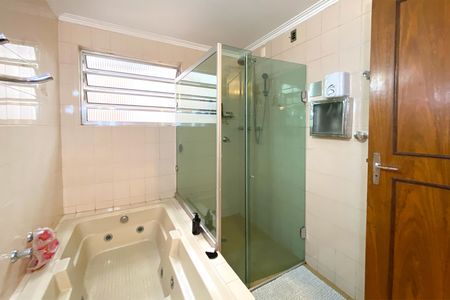 Casa à venda com 420m², 5 quartos e 4 vagasBanheiro da Suíte 2