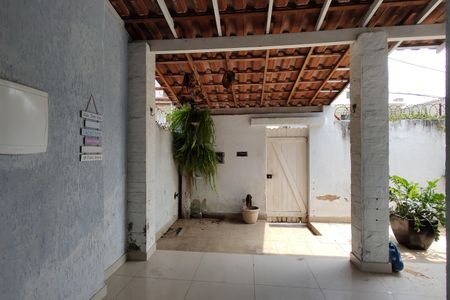 Casa de condomínio para alugar com 143m², 2 quartos e 2 vagas Casa de condomínio para alugar com 143m², 2 quartos e 2 vagasFachada