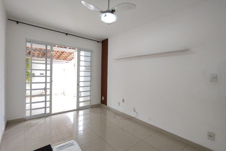 Casa de condomínio para alugar com 143m², 2 quartos e 2 vagas Casa de condomínio para alugar com 143m², 2 quartos e 2 vagasSala