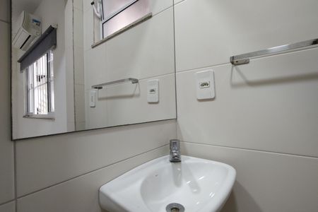 Casa de condomínio para alugar com 143m², 2 quartos e 2 vagas Casa de condomínio para alugar com 143m², 2 quartos e 2 vagasBanheiro da Suíte