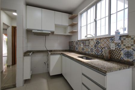 Casa de condomínio para alugar com 143m², 2 quartos e 2 vagas Casa de condomínio para alugar com 143m², 2 quartos e 2 vagasCozinha - Armários