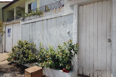 Casa de condomínio para alugar com 143m², 2 quartos e 2 vagas Casa de condomínio para alugar com 143m², 2 quartos e 2 vagasFachada