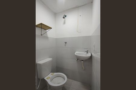 Casa de condomínio para alugar com 143m², 2 quartos e 2 vagasBanheiro de serviço