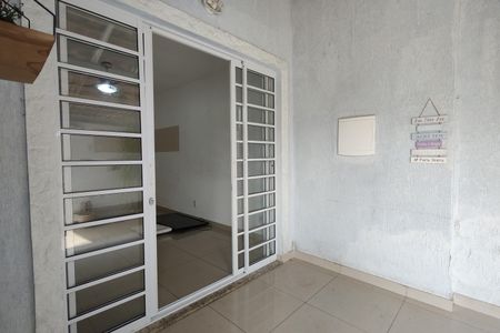 Casa de condomínio para alugar com 143m², 2 quartos e 2 vagas Casa de condomínio para alugar com 143m², 2 quartos e 2 vagasFachada