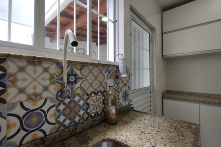 Casa de condomínio para alugar com 143m², 2 quartos e 2 vagas Casa de condomínio para alugar com 143m², 2 quartos e 2 vagasCozinha - Armários