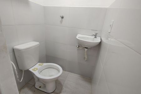 Casa de condomínio para alugar com 143m², 2 quartos e 2 vagas Casa de condomínio para alugar com 143m², 2 quartos e 2 vagasBanheiro de serviço