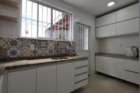 Casa de condomínio para alugar com 143m², 2 quartos e 2 vagas Casa de condomínio para alugar com 143m², 2 quartos e 2 vagasCozinha - Armários