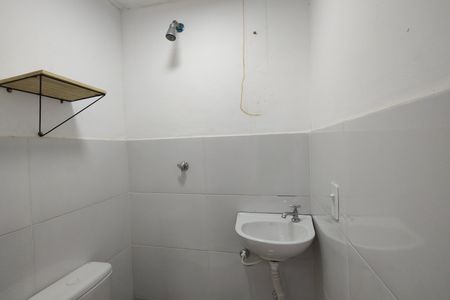 Casa de condomínio para alugar com 143m², 2 quartos e 2 vagas Casa de condomínio para alugar com 143m², 2 quartos e 2 vagasBanheiro de serviço