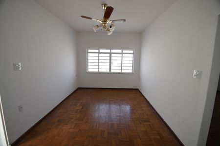 Casa para alugar com 130m², 3 quartos e 2 vagasSala