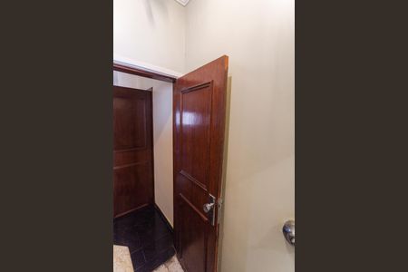 Apartamento à venda com 180m², 4 quartos e 8 vagas Apartamento à venda com 180m², 4 quartos e 8 vagasLavabo