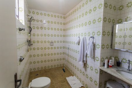 Apartamento à venda com 180m², 4 quartos e 8 vagas Apartamento à venda com 180m², 4 quartos e 8 vagasBanheiro da Suíte 1 na Cobertura