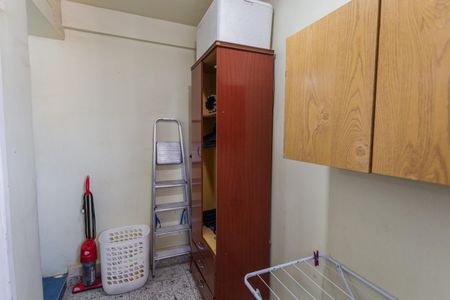 Apartamento à venda com 180m², 4 quartos e 8 vagas Apartamento à venda com 180m², 4 quartos e 8 vagasQuarto de Serviço