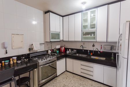 Apartamento à venda com 180m², 4 quartos e 8 vagas Apartamento à venda com 180m², 4 quartos e 8 vagasCozinha