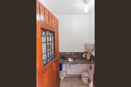 Apartamento à venda com 180m², 4 quartos e 8 vagas Apartamento à venda com 180m², 4 quartos e 8 vagasLavabo da Garagem/Área Privativa