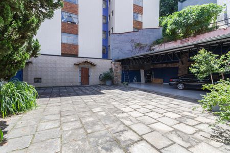 Apartamento à venda com 180m², 4 quartos e 8 vagas Apartamento à venda com 180m², 4 quartos e 8 vagasGaragem/Área Privativa