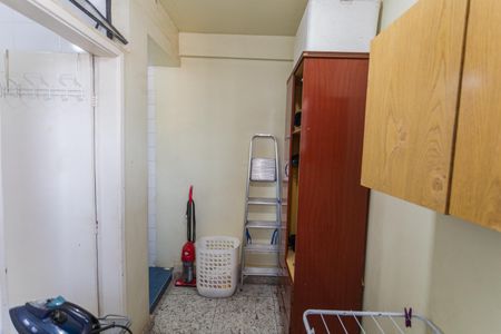 Apartamento à venda com 180m², 4 quartos e 8 vagas Apartamento à venda com 180m², 4 quartos e 8 vagasQuarto de Serviço