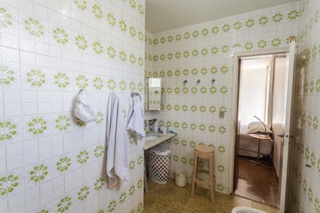 Apartamento à venda com 180m², 4 quartos e 8 vagas Apartamento à venda com 180m², 4 quartos e 8 vagasBanheiro da Suíte 1 na Cobertura