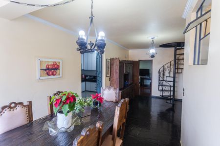 Apartamento à venda com 180m², 4 quartos e 8 vagas Apartamento à venda com 180m², 4 quartos e 8 vagasCopa