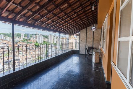 Apartamento à venda com 180m², 4 quartos e 8 vagas Apartamento à venda com 180m², 4 quartos e 8 vagasCobertura