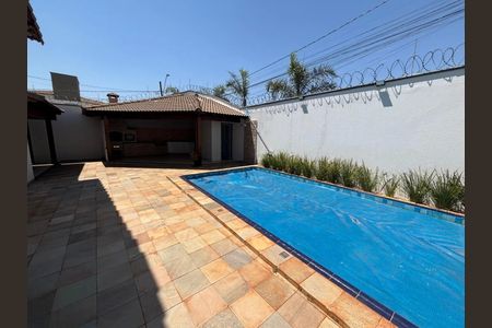 Casa para alugar com 200m², 4 quartos e 3 vagasPiscina