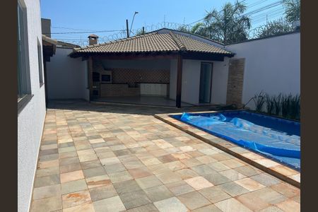 Casa para alugar com 200m², 4 quartos e 3 vagasPiscina
