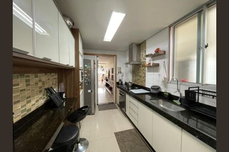 Apartamento à venda com 211m², 4 quartos e 2 vagasFoto 01