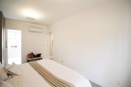 Suíte  de apartamento à venda com 2 quartos, 125m² em Moema, São Paulo