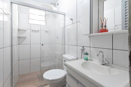 Casa para alugar com 85m², 2 quartos e 1 vaga Casa para alugar com 85m², 2 quartos e 1 vagaBanheiro social