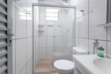 Casa para alugar com 85m², 2 quartos e 1 vaga Casa para alugar com 85m², 2 quartos e 1 vagaBanheiro social