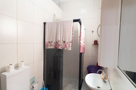 Casa à venda com 250m², 3 quartos e 6 vagasBanheiro da Suíte 2