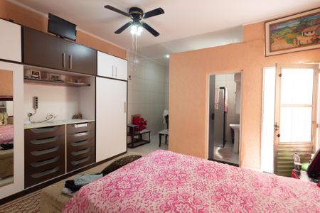 Casa à venda com 250m², 3 quartos e 6 vagasSuíte 2