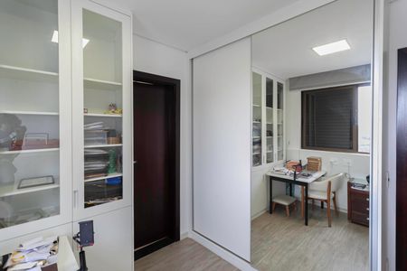 Apartamento à venda com 142m², 3 quartos e 4 vagasSuíte 2
