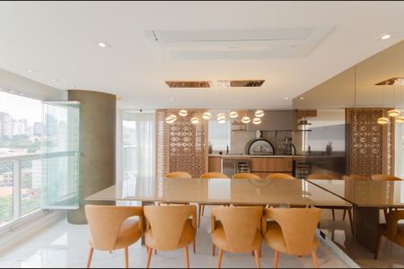 Apartamento à venda com 254m², 3 quartos e 4 vagas Apartamento à venda com 254m², 3 quartos e 4 vagasSala